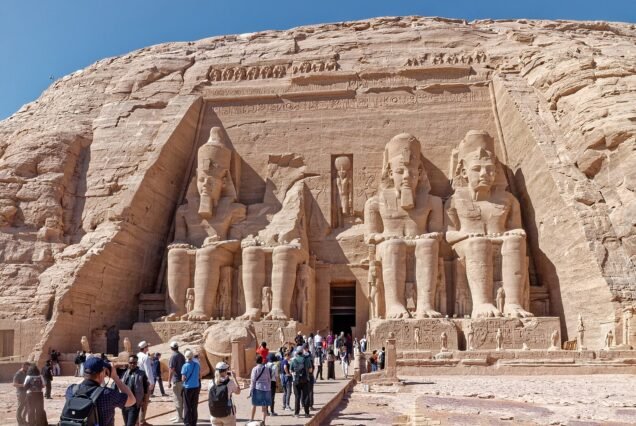 I quattro colossi di Ramses II sulla facciata del Grande Tempio di Abu Simbel