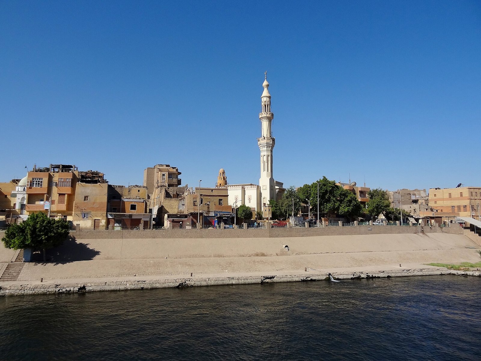 I soffitti dipinti della sala ipostila del tempio di Esna