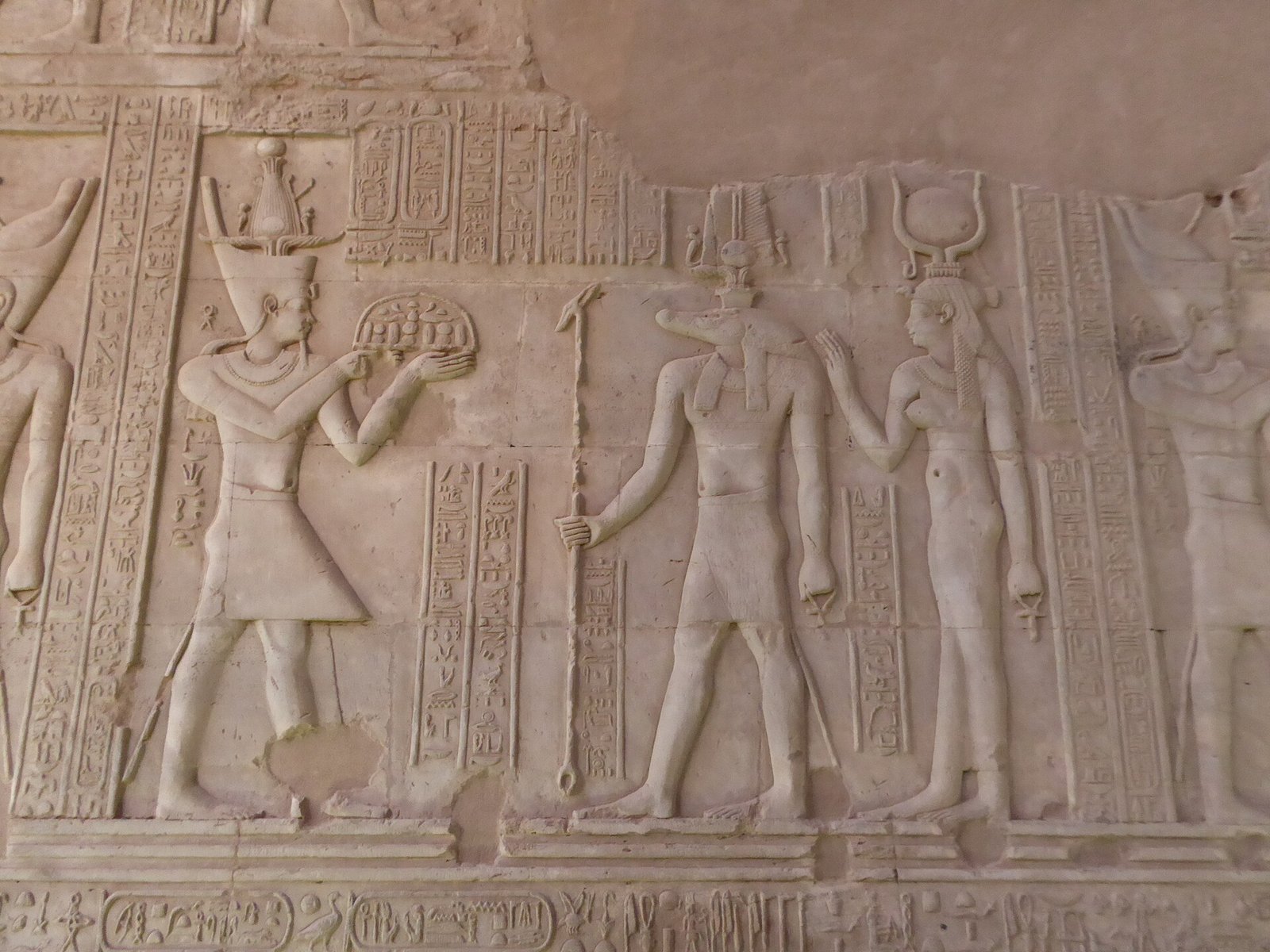Le colonne decorate del tempio di Kom Ombo sul Nilo