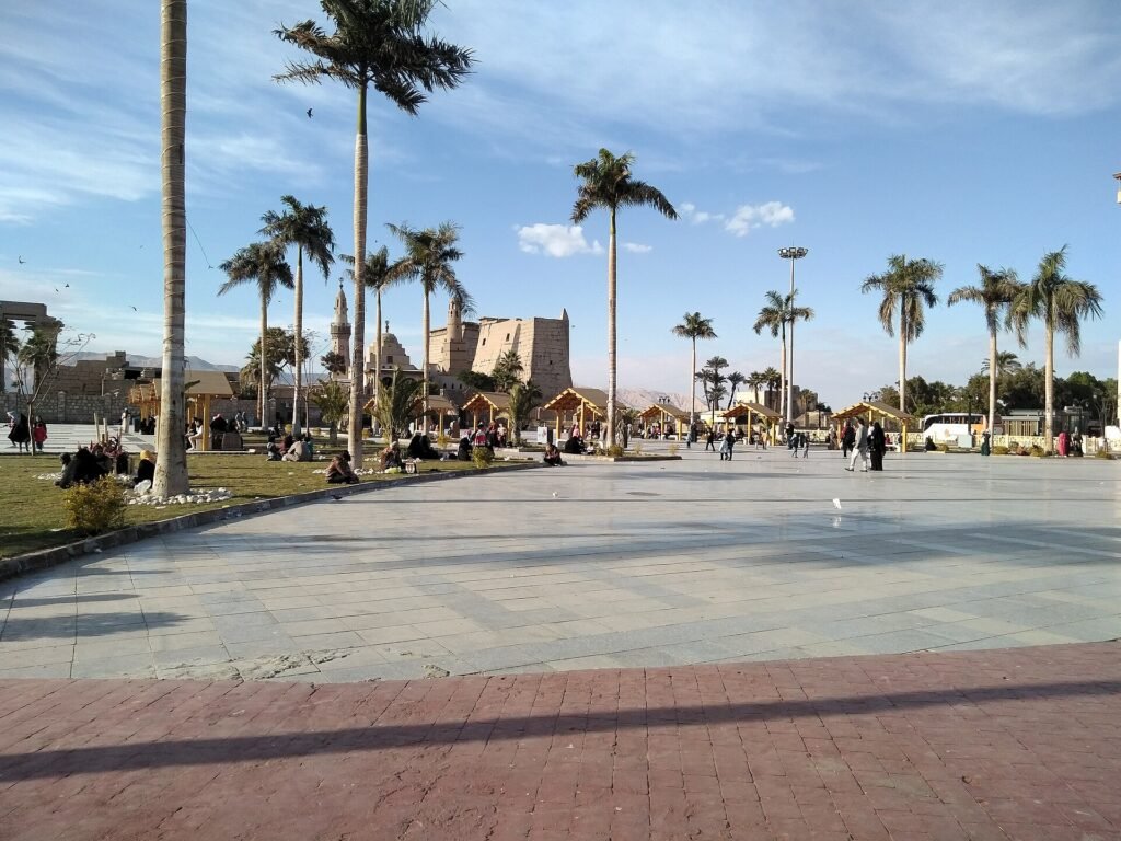 Il Nilo a Luxor con le rive verdi