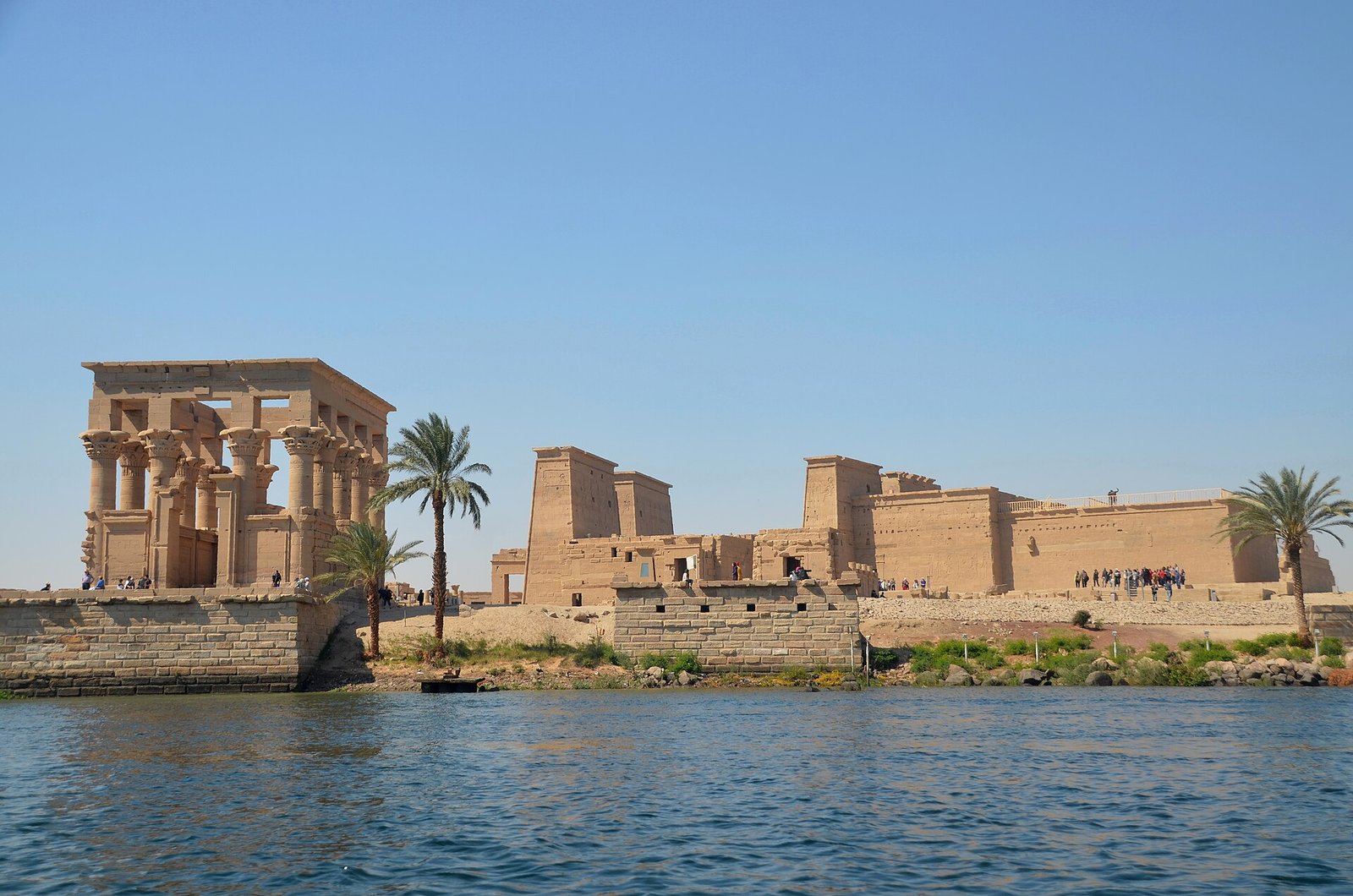 Il tempio di Philae ad Assuan, ricostruito sull’isola di Agilkia