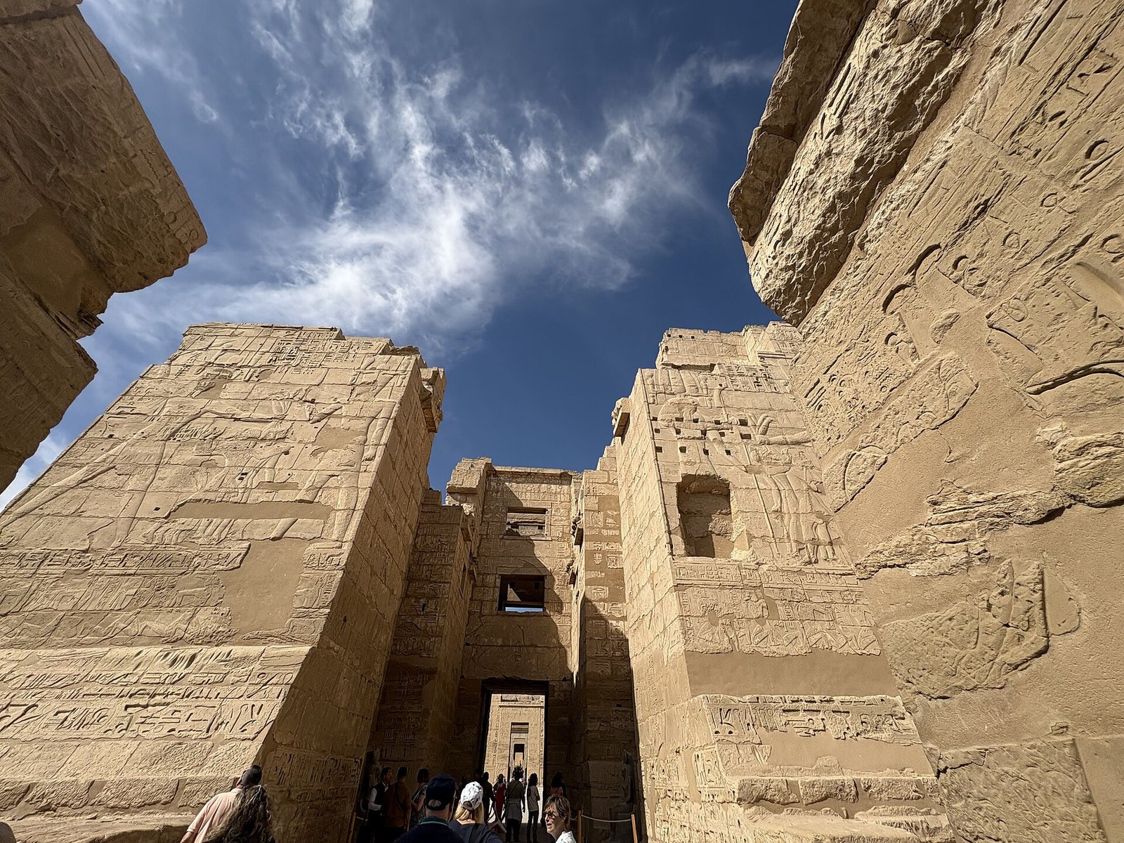 I colori conservati sui soffitti del tempio di Medinet Habu