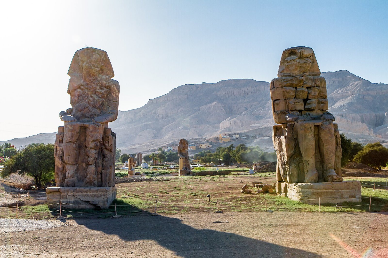 I Colossi di Memnone sulla riva ovest di Luxor