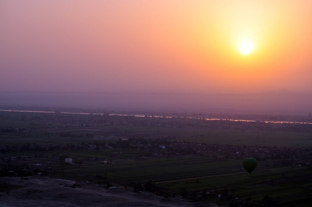 L’alba sulla valle del Nilo vista dall’alto, vicino a Luxor