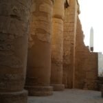 Le colonne della sala ipostila di Karnak nella luce calda del pomeriggio