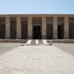 La facciata del tempio di Seti I ad Abydos