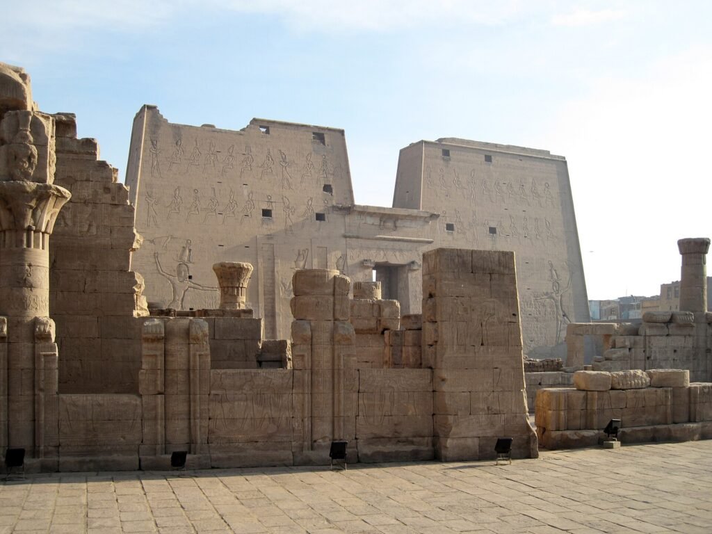 Il pilone del tempio di Horus a Edfu