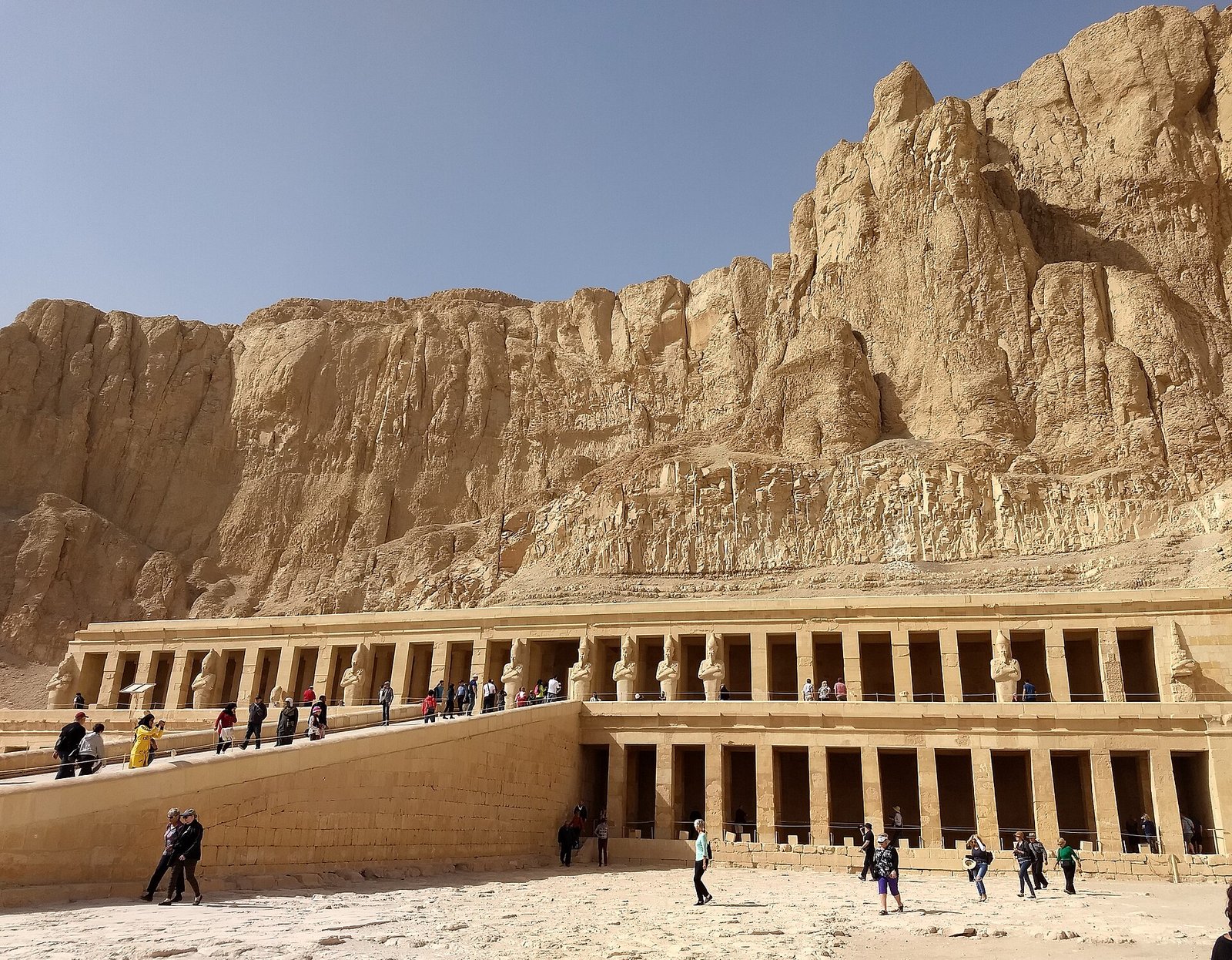 I portici colonnati del tempio di Hatshepsut