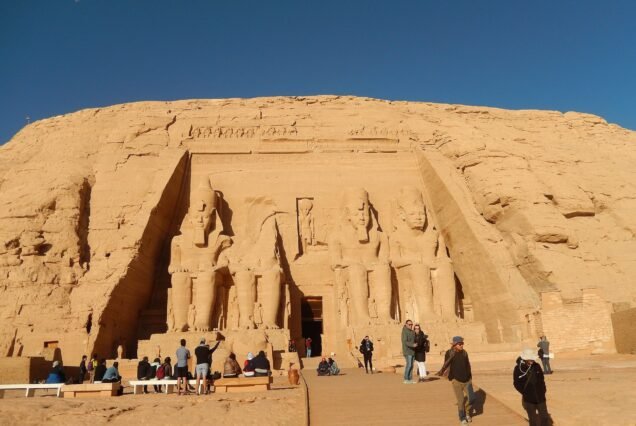 I colossi di Ramses II sulla facciata del Grande Tempio di Abu Simbel