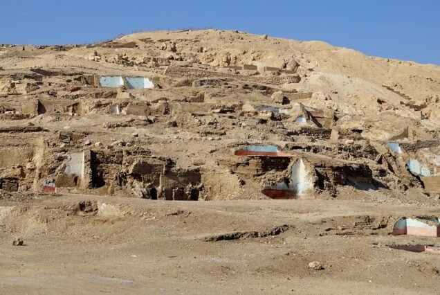 Le tombe dei nobili scavate nella collina di Sheikh Abd el-Qurna, riva ovest di Luxor