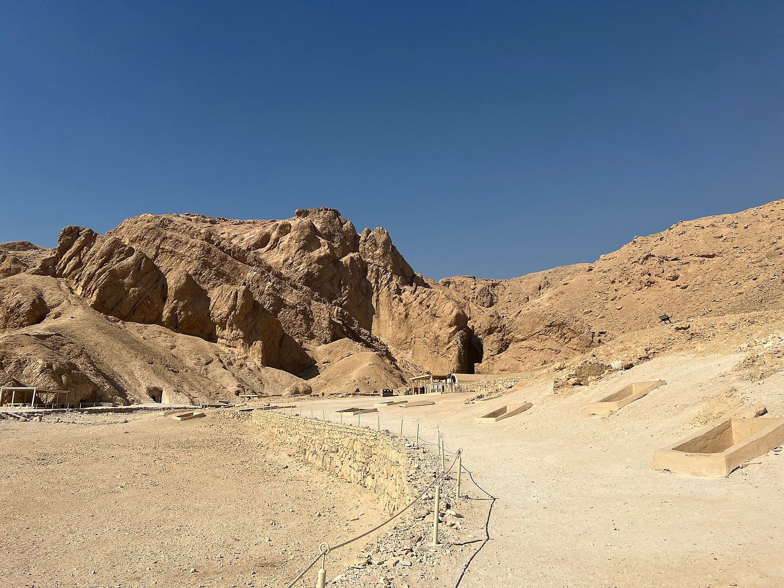 Le decorazioni parietali di una tomba della Valle delle Regine