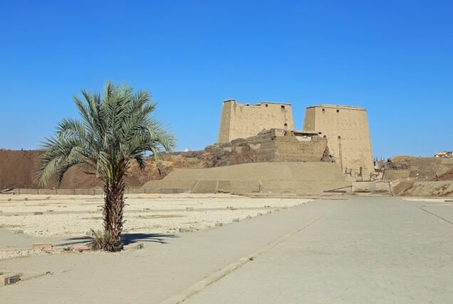 Il tempio di Horus a Edfu, uno dei meglio conservati d'Egitto
