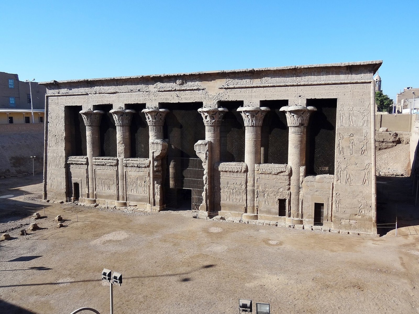 I soffitti astronomici colorati del tempio di Khnum a Esna