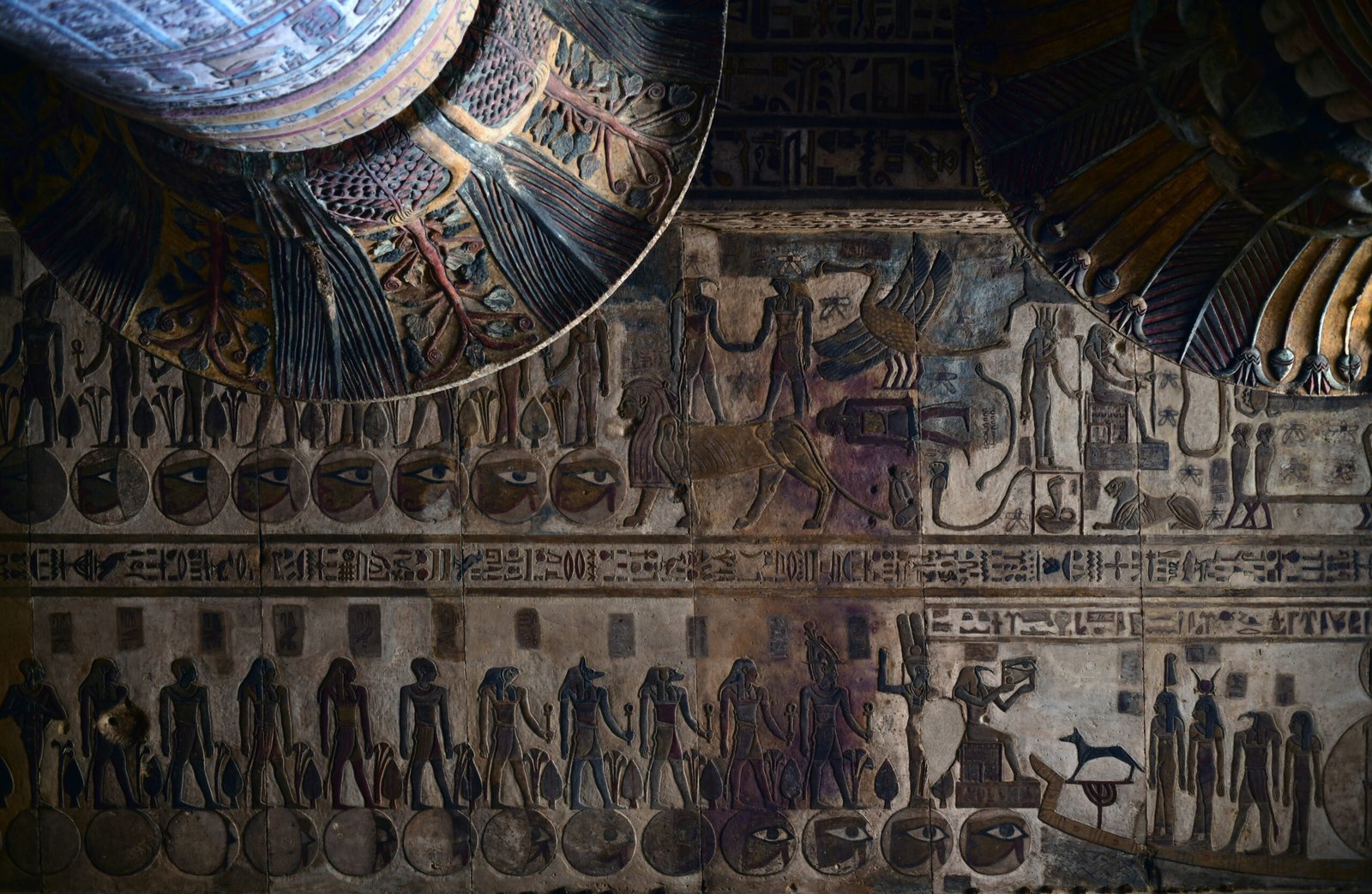Il soffitto dipinto della sala ipostila del tempio di Esna con le sue figure astronomiche