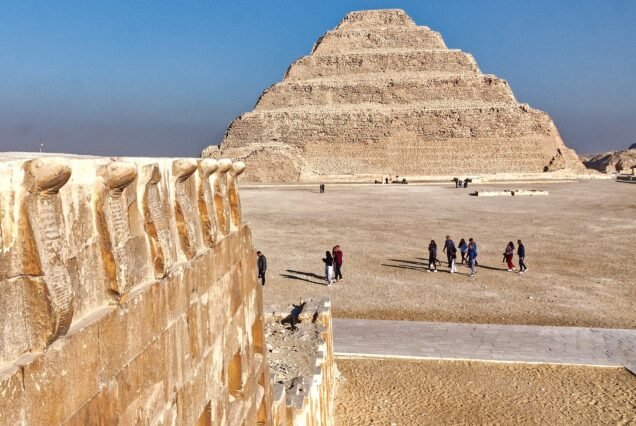 La piramide a gradoni di Djoser a Saqqara